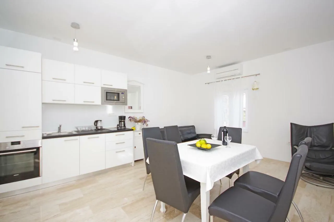 Apartment Karma Beach Zadar 0*,