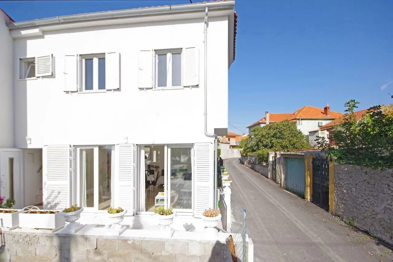 Apartment Karma Beach Zadar