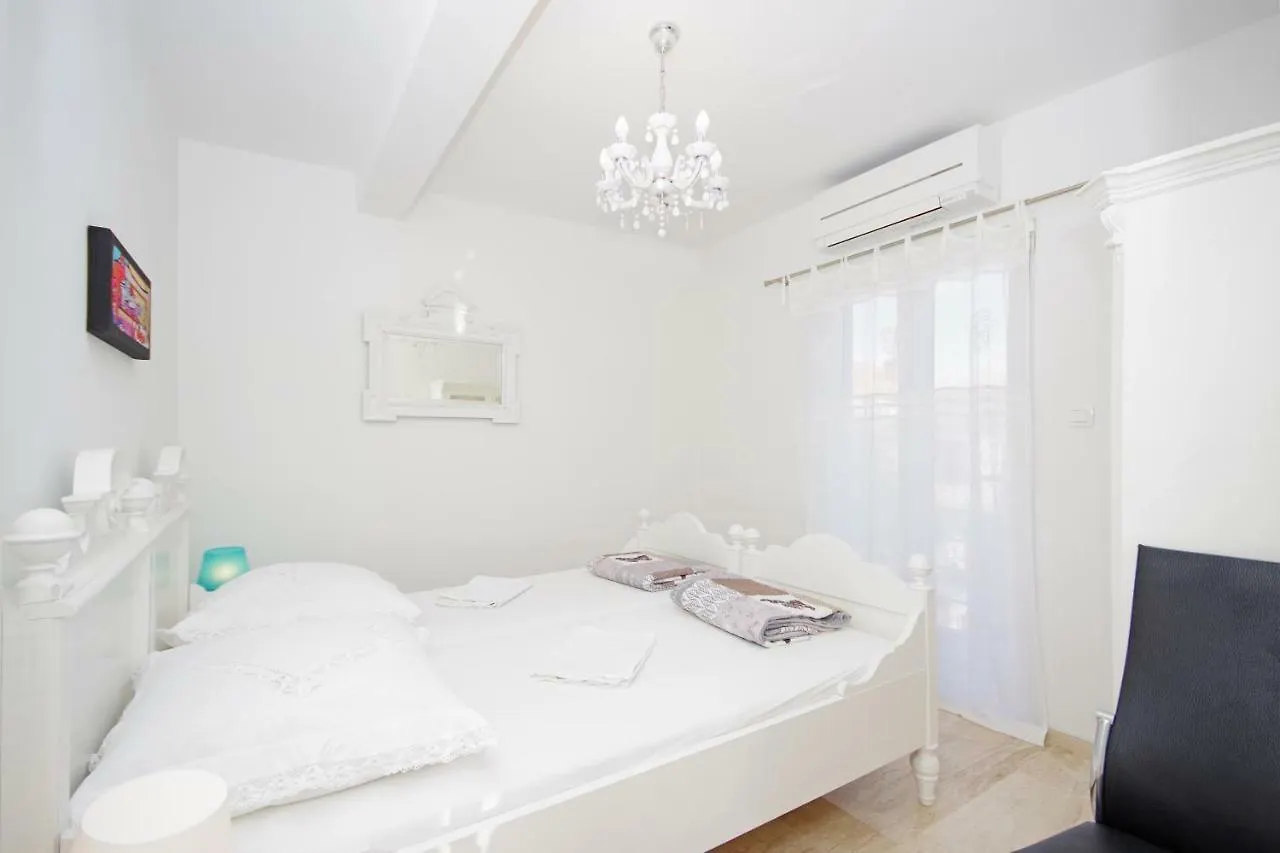 Apartment Karma Beach Zadar 0*,
