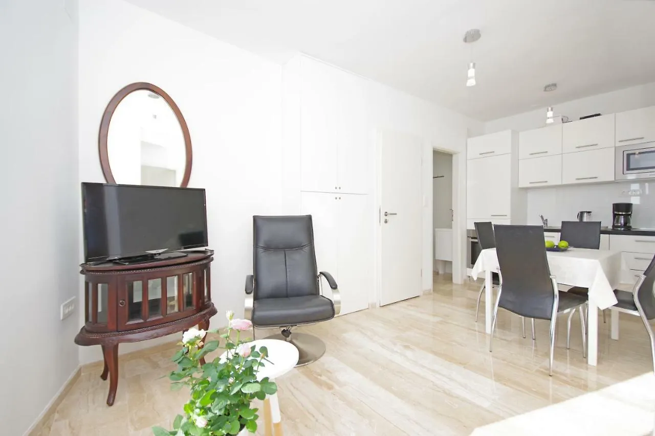 Apartment Karma Beach Zadar