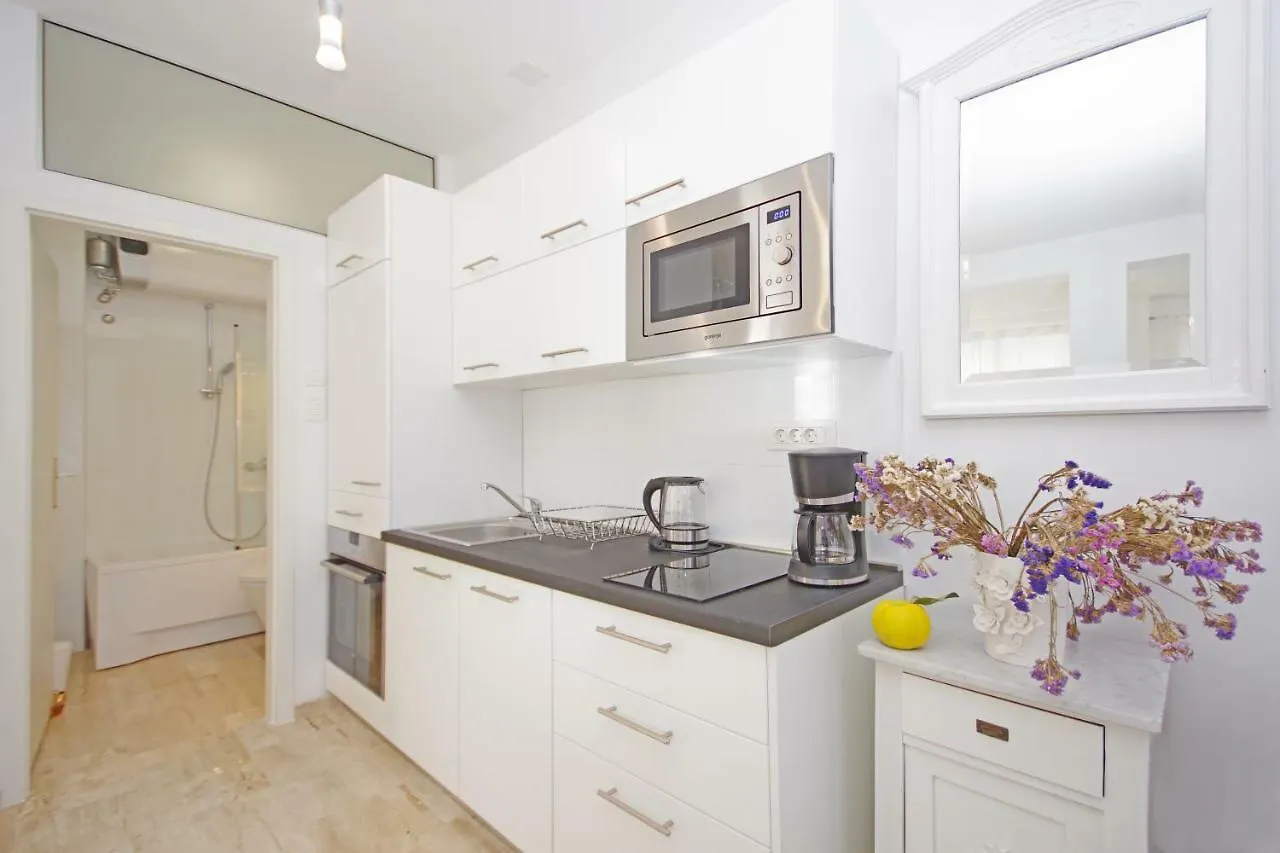 Apartment Karma Beach Zadar